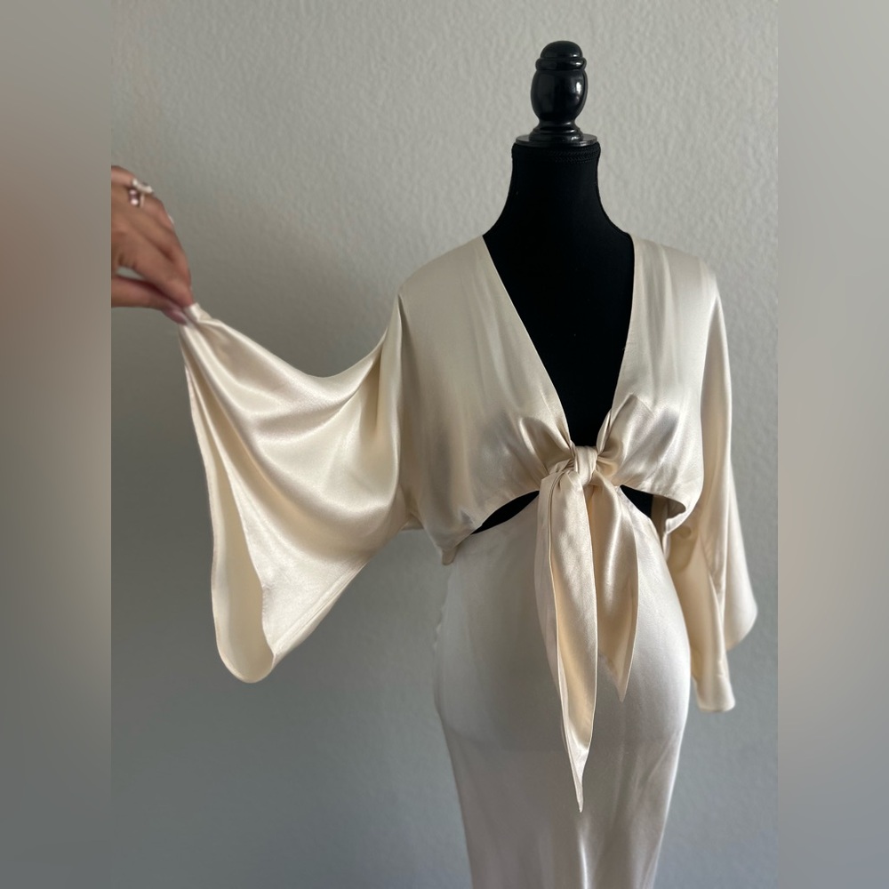 Shona Joy Elegant Cream Tie-Front Midi Dress - Picture 6 of 16